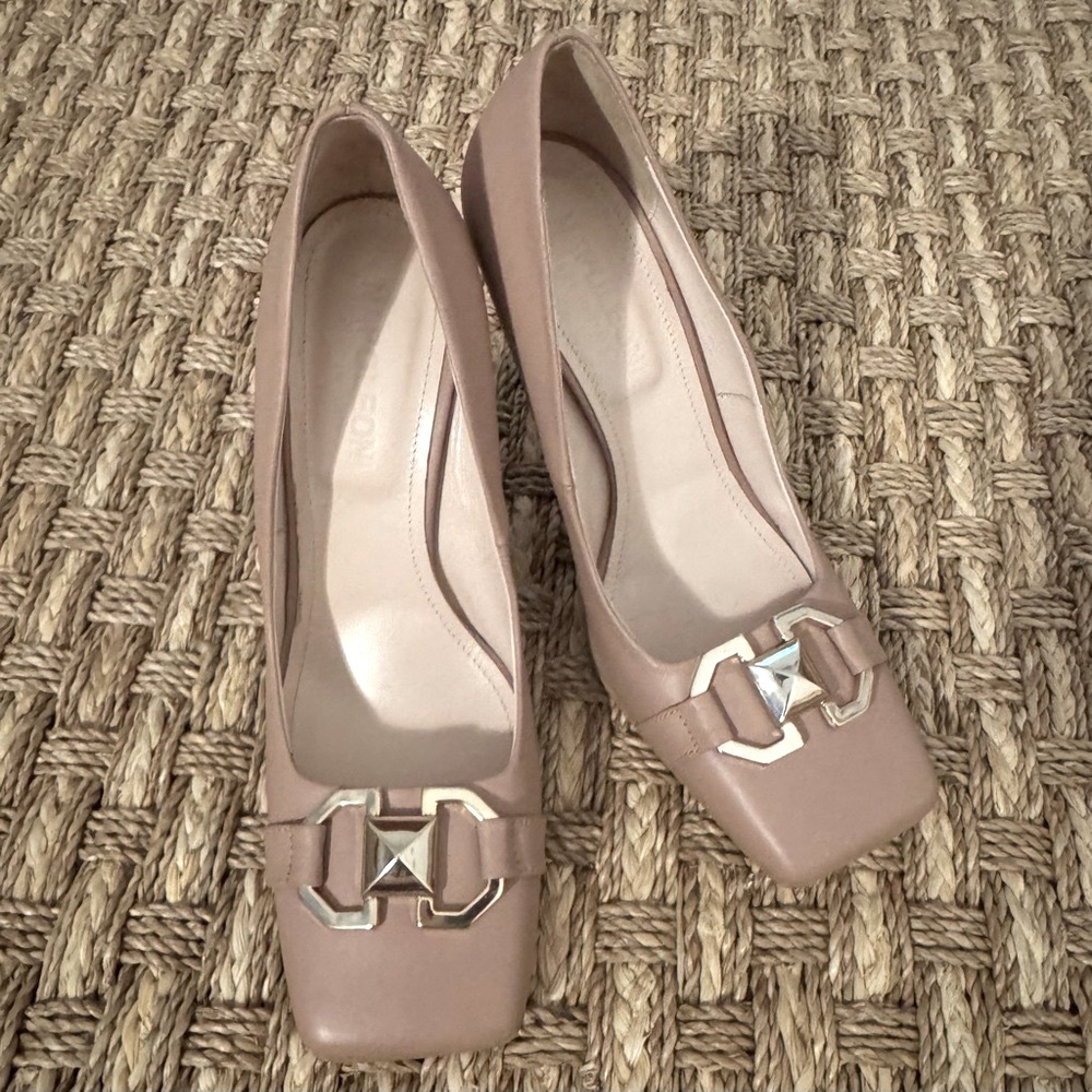 Napolini Blush Heels with Gold Accents, Size 39 or 8.5